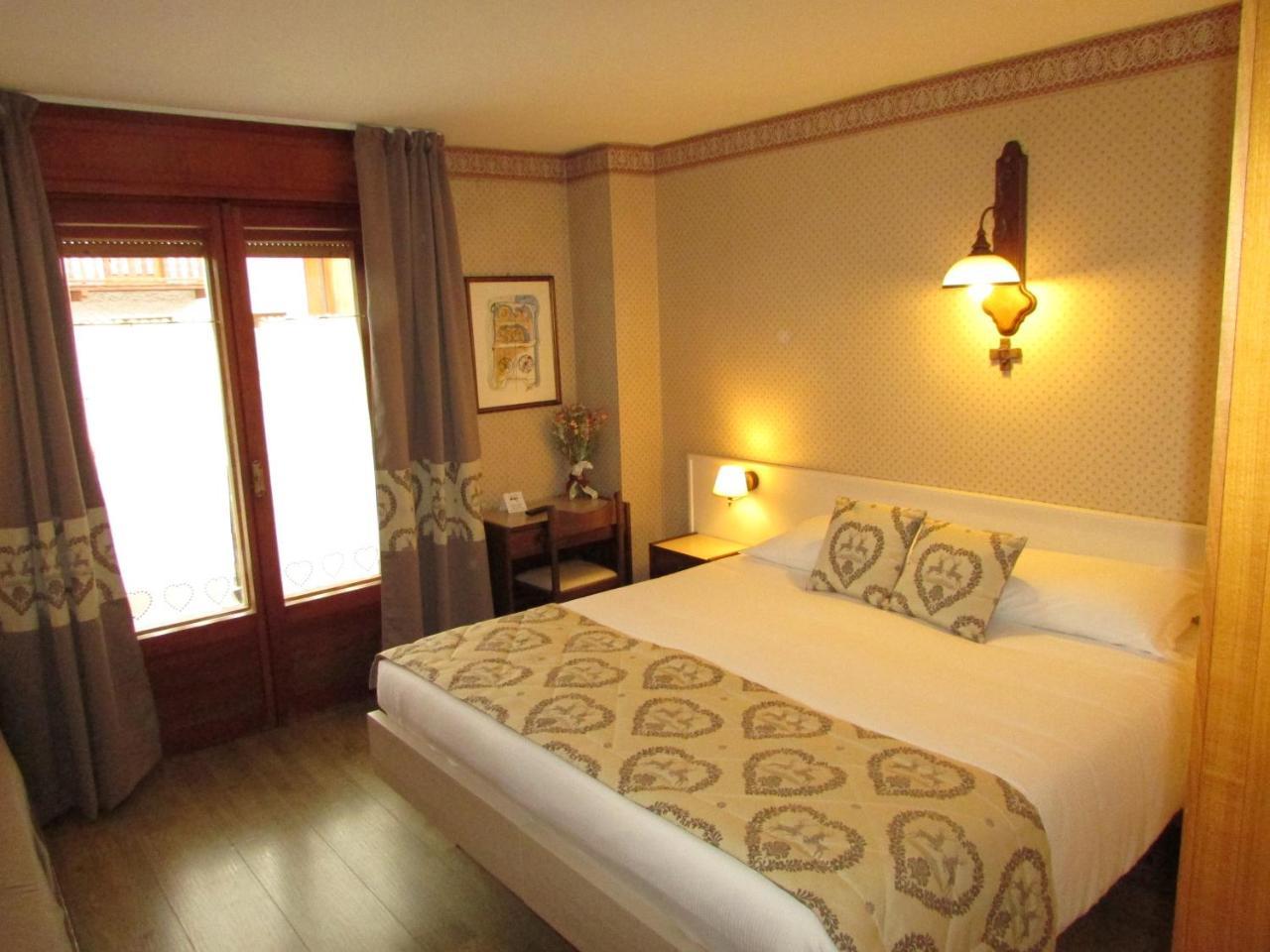 Hotel Meuble Meridiana Вальтурнанш Экстерьер фото